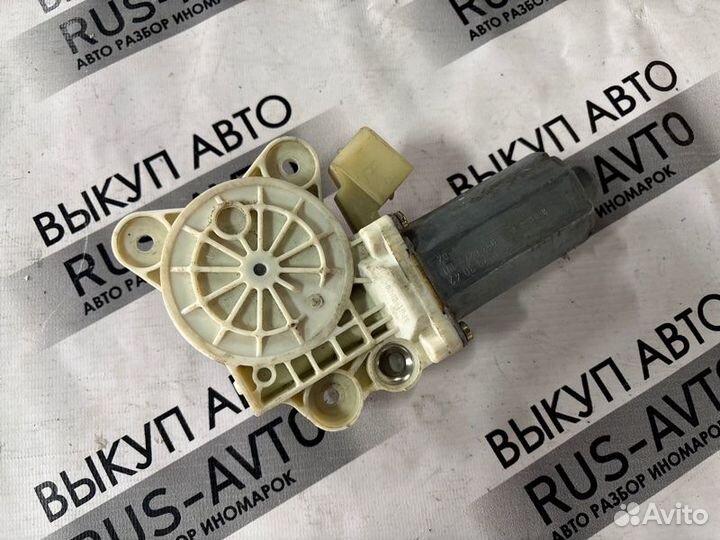 Моторчик стеклоподъемника передний правый Mercedes