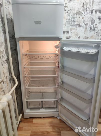 Холодильник hotpoint ariston бу