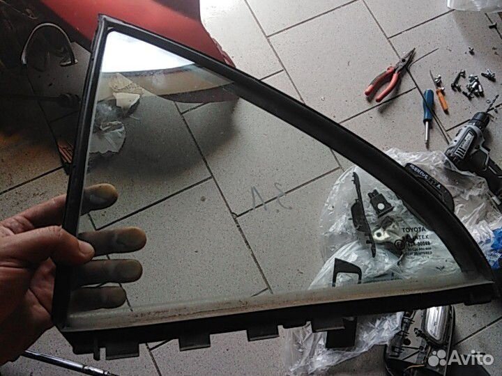Стекло Toyota avensis 2