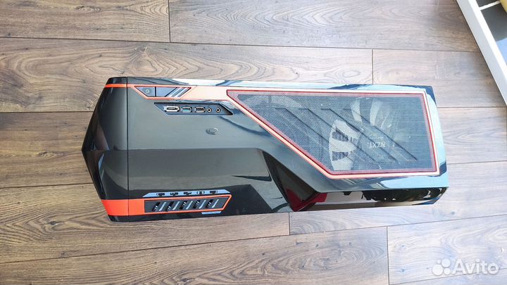 Компьютерный корпус Full-Tower nzxt Phantom