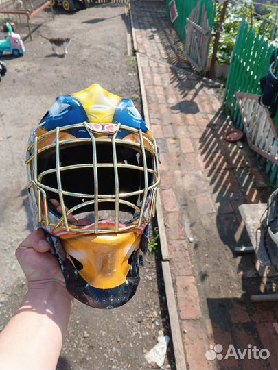 Шлем хоккейного вратаря