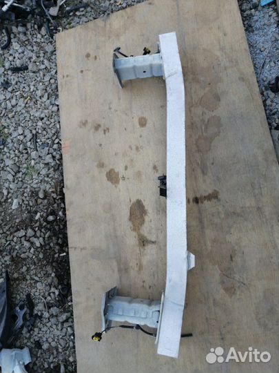 Усилитель бампера передний Nissan Bluebird Sylphy