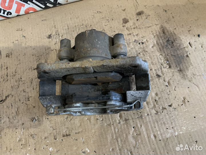 Суппорт передний правый Honda Accord 8 2008 - 2011