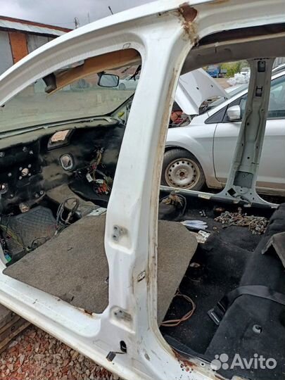 Центральная стойка кузова левая Ford Focus 2