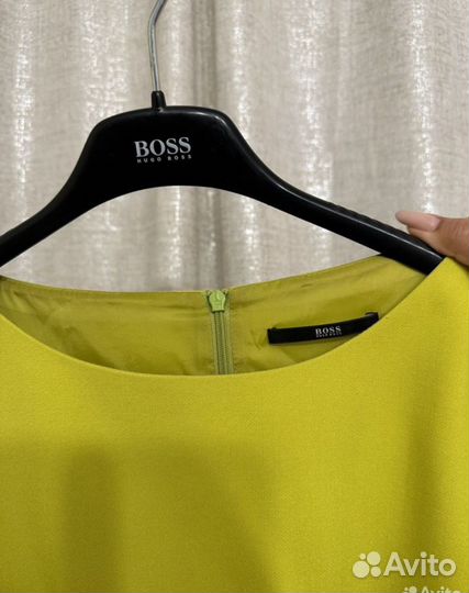 Костюм с юбкой Hugo boss 44