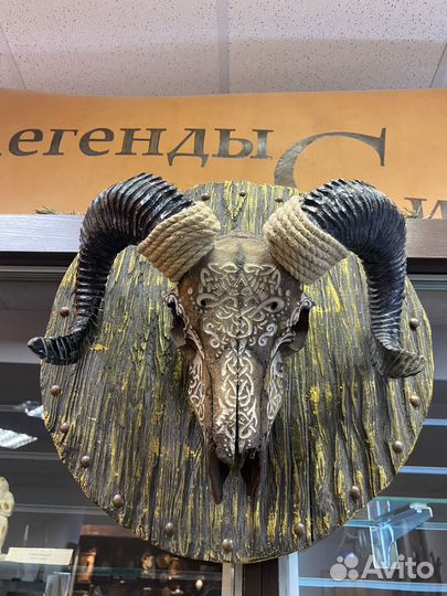 Резной череп барана