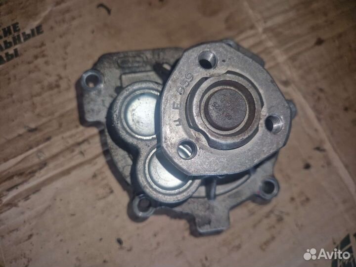 Помпа Опель астра j 1.6