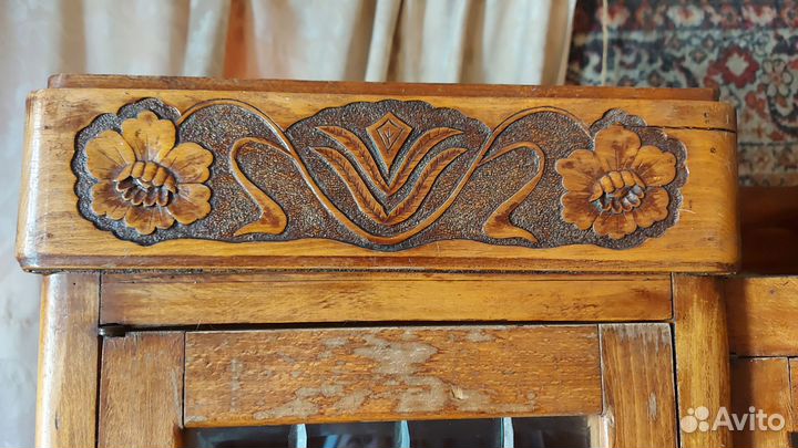 Антикварный буфет и шкаф