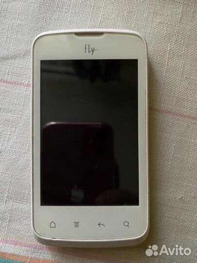 Телефон Fly с зарядкой в коробке