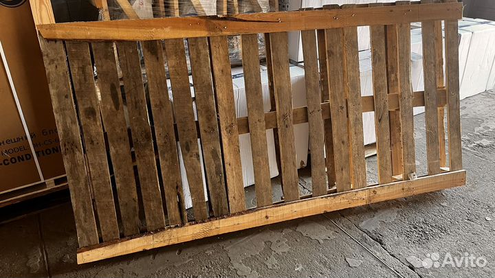 Деревянные доски, поддоны