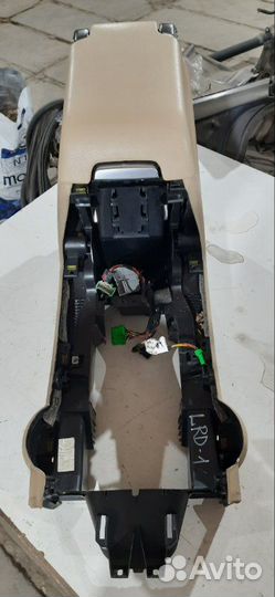 Подлокотник Land Rover Discovery 3 2.7 2008