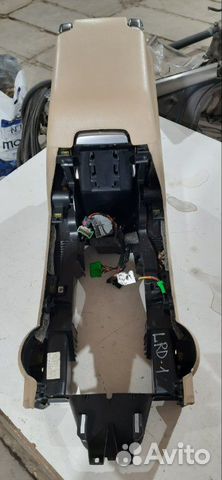 Подлокотник Land Rover Discovery 3 2.7 2008