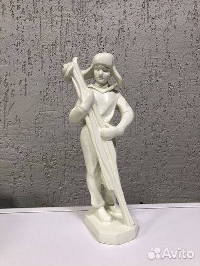 Статуэтка гипсовая, гипс. Лыжник, СССР