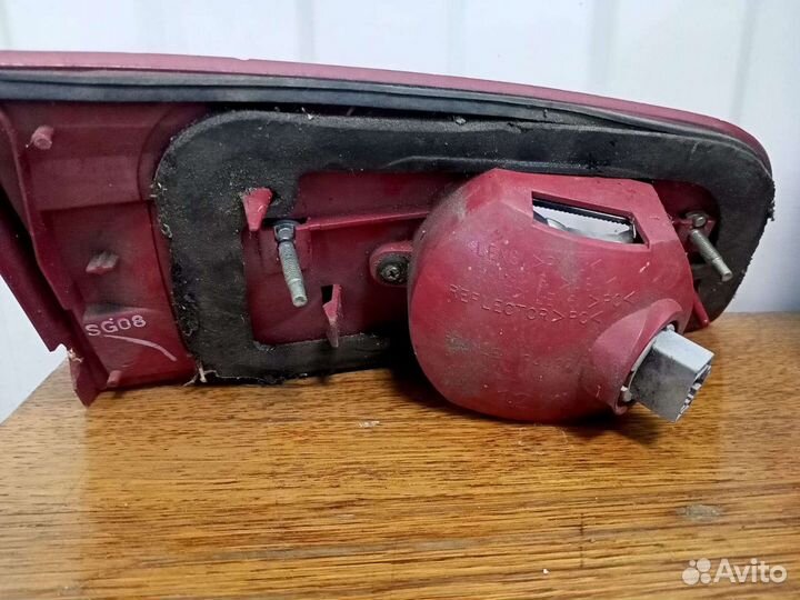 Продам задние фонари на мазду демио