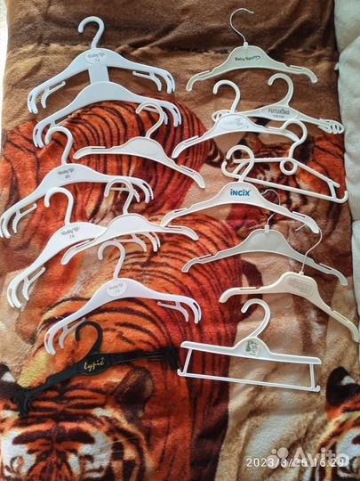 Плечики детские