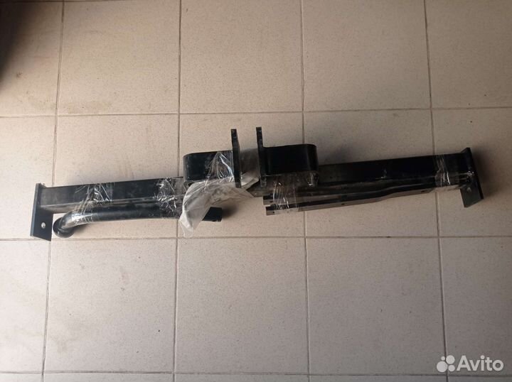 Фаркоп Nissan Tiida седан