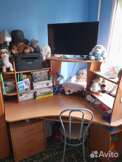 Угловой письменный стол