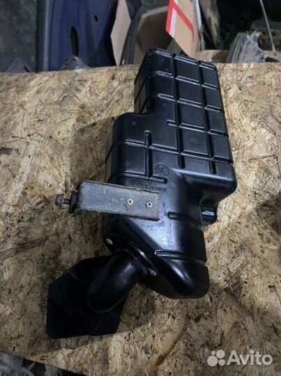 Корпус воздушного фильтра mitsubishi carisma