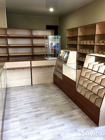 Стеллажи, прилавки, витрины