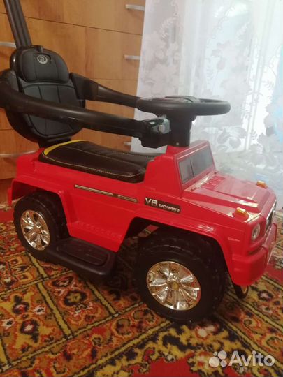 Машинка каталка толокар с ручкой