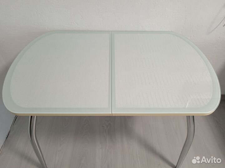 Стол кухонный