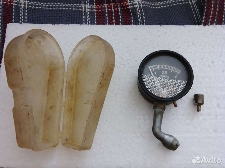 Манометр для измерения давления шин