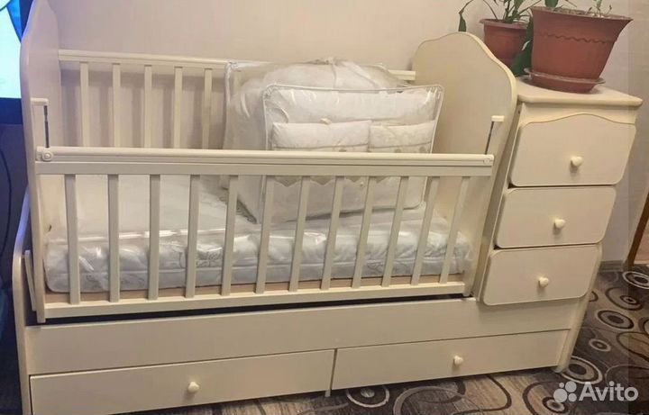 Детская кроватка