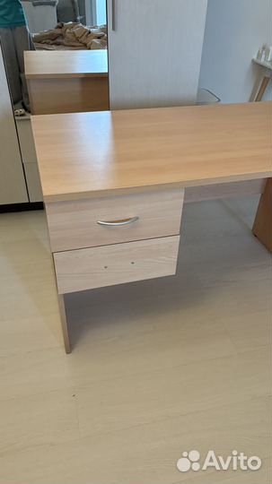 Стол письменный офисный с ящиками