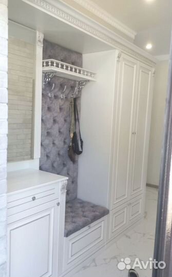 Очень красивый шкаф в прихожую Барокко