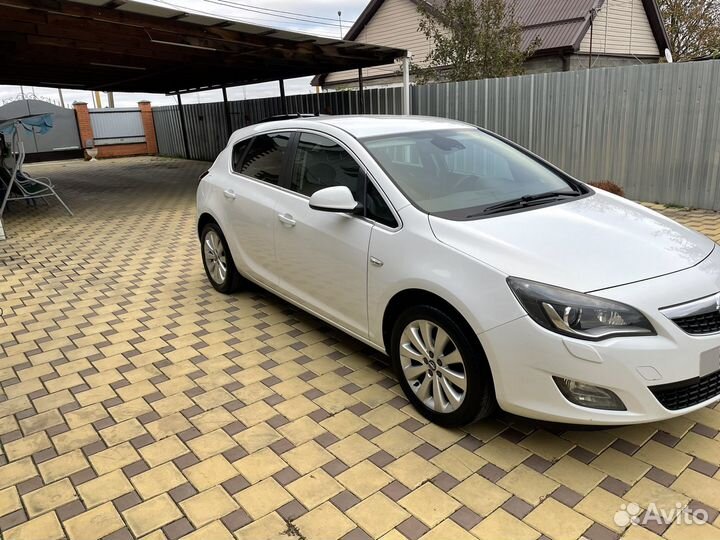 Opel Astra 1.4 AT, 2011, 100 000 км