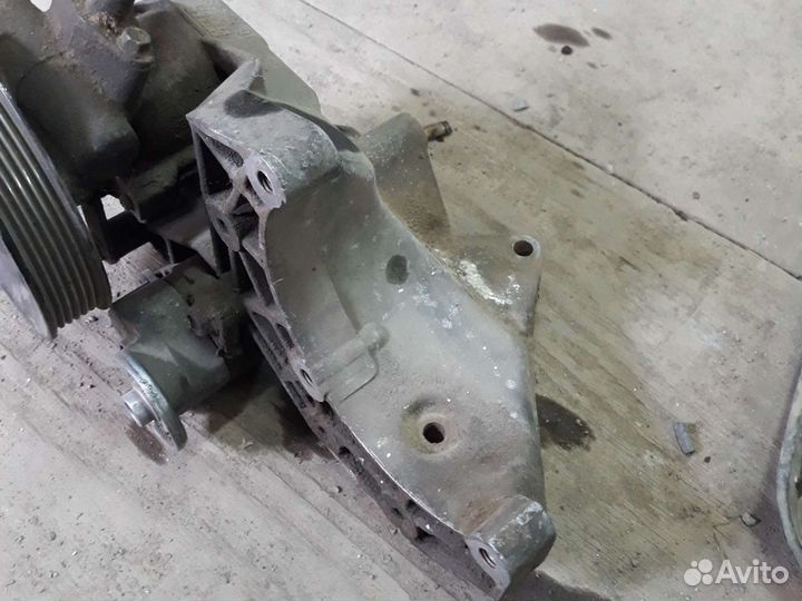 Кронштейн гура Daewoo Leganza