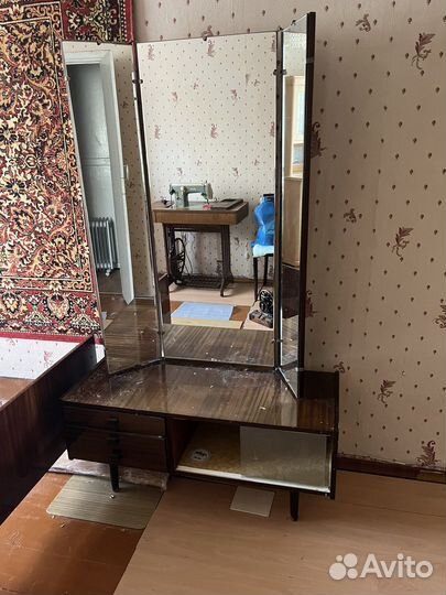 Трильяж с зеркалом