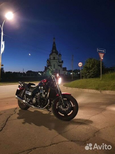 Yamaha V-Max 1200