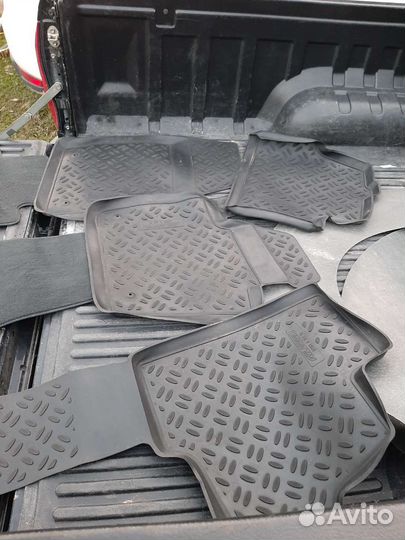 Ворсовые и резиновые коврики для audi q3