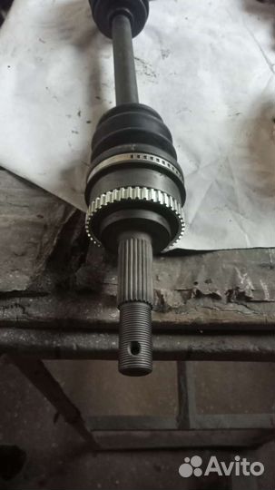 Привод левый на Нисан Альмера 2005г(nissan almera)