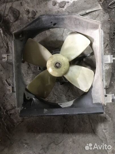 Диффузор радиатора левый Mazda Premacy CP19F fpde