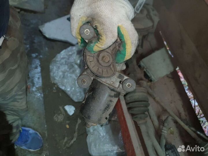 Моторчик дворников на мазду 626 2001г