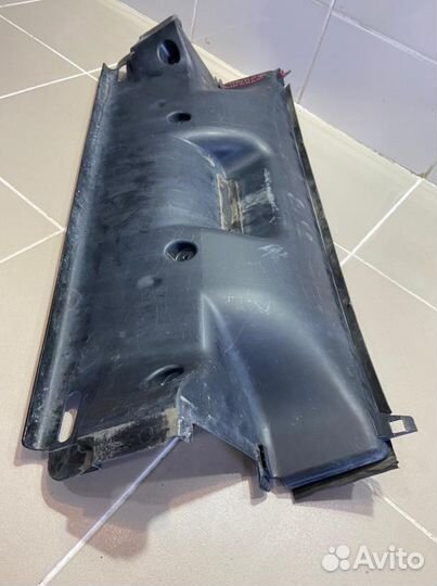 Воздуховод радиатора Porsche Cayenne 1