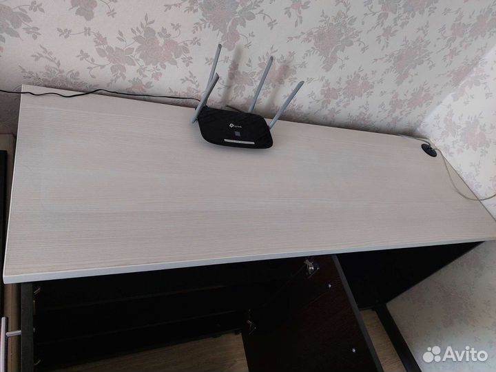 Компьютерный стол/ рабочий стол