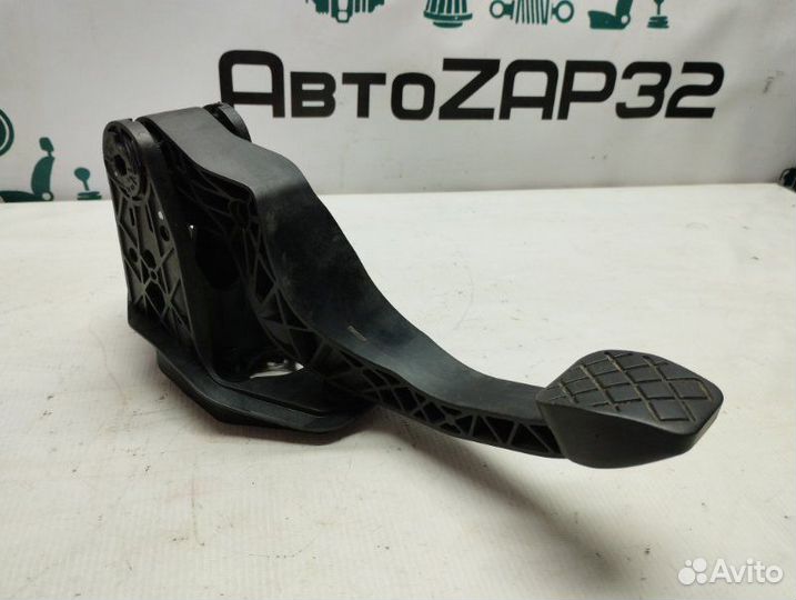 Педаль сцепления Skoda Rapid CWV 2018