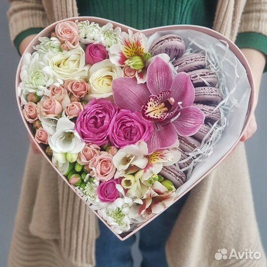 Коробочка цветы и сладости