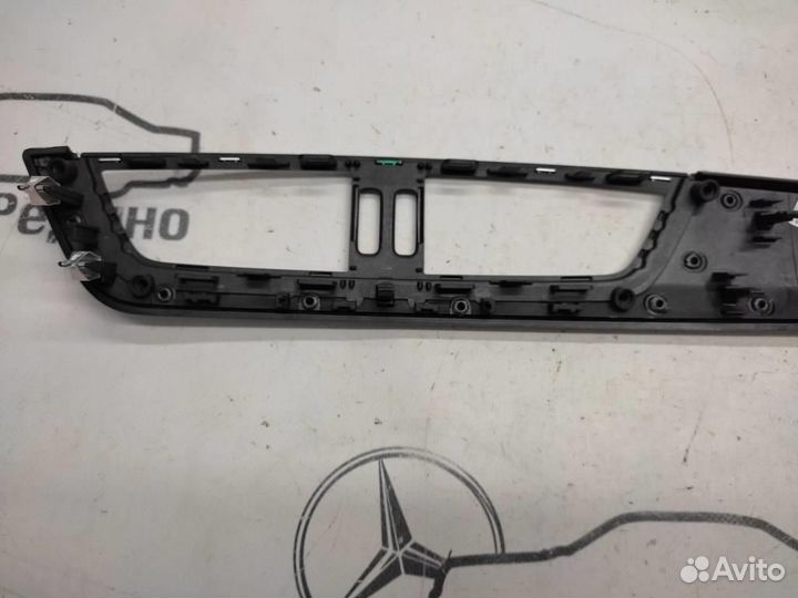 Накладка торпеды w204 C-class 271.820 05.2011