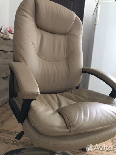 Офисное кресло