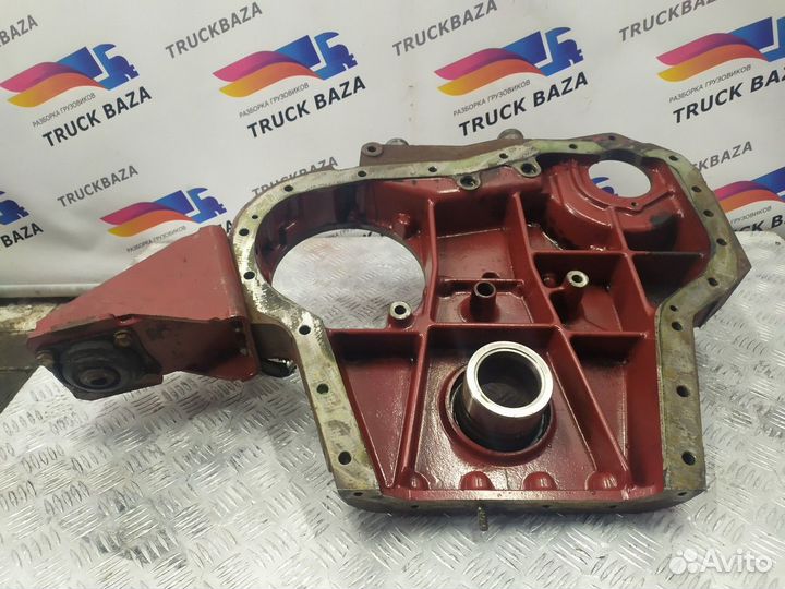 Передняя крышка двигателя Renault Magnum