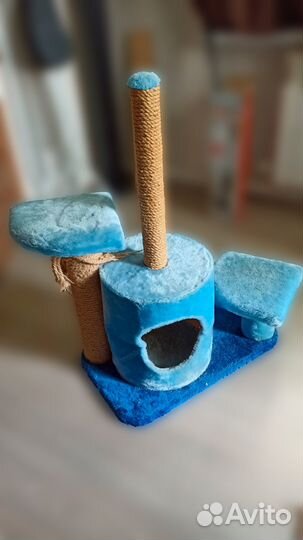 Кошачий домик с когтеточкой