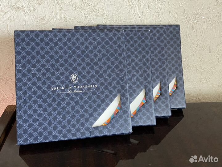 Тарелка Валентин Юдашкин