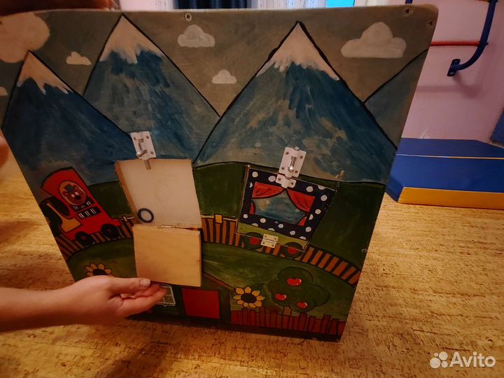 Бизиборд -домик для ребенка