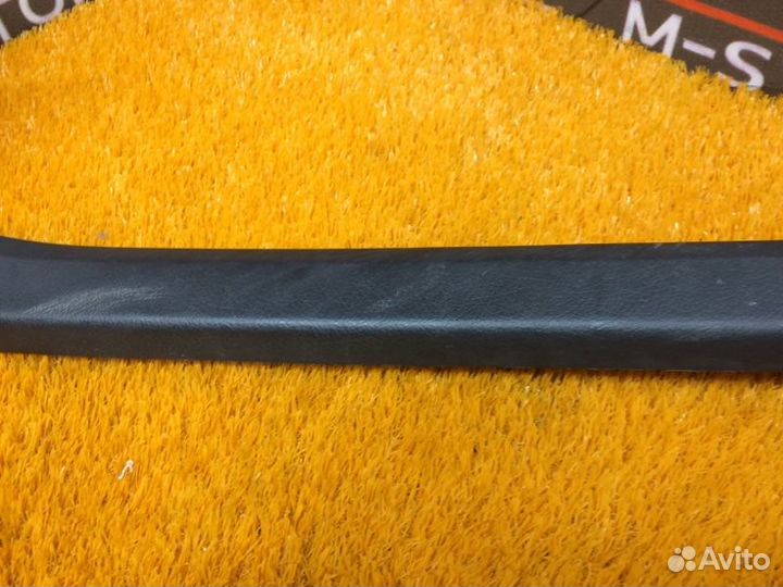 Накладка на порог салона передняя правая Audi A4