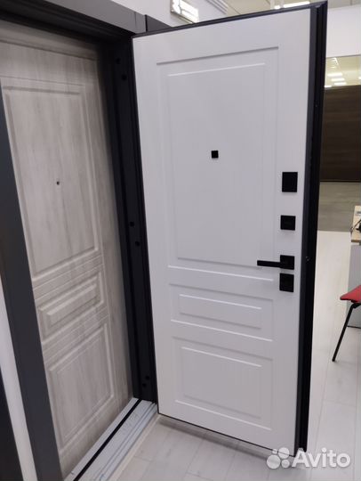 Дверь входная металлическая для квартиры новая