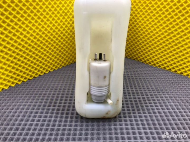 Бачок омывателя заднего стекла Mercedes-Benz S124